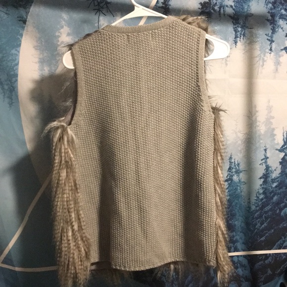 Furry vest - Picture 3 of 3